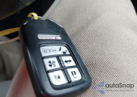 2018 Honda Clarity Plug-In Hybrid z USA, uszkodzony, nr VIN JHMZC5F11JC008814